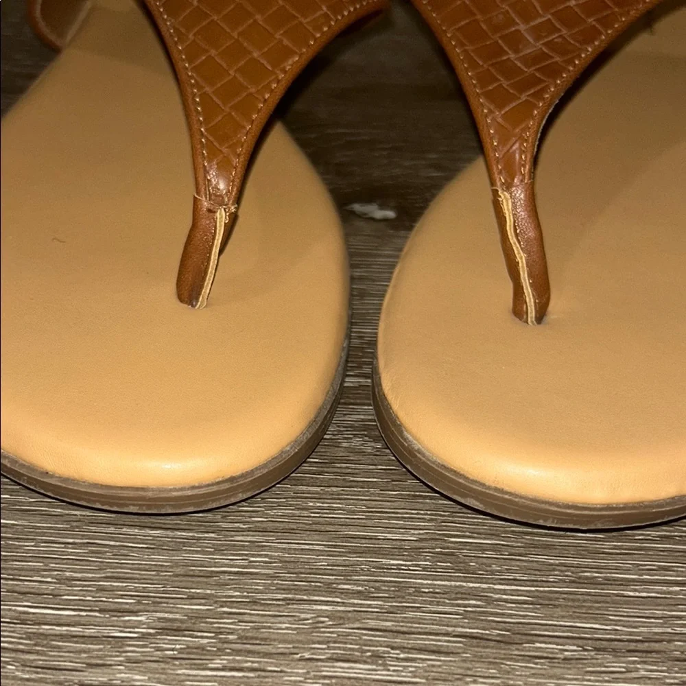 🦋Time and Tru Brown Tan Quilted Sandals 5/25$ - Picture 4 of 9